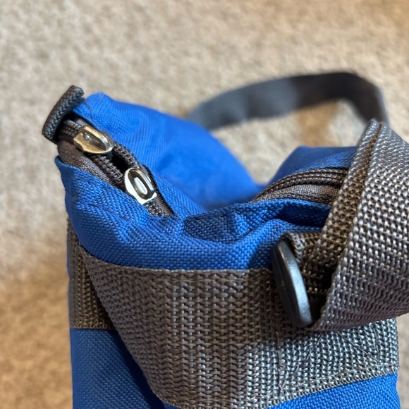 VINTAGE Disney's All-Star Resort Sports Travel Cooler Lunchbox World Crossbody - Picture 6 of 7